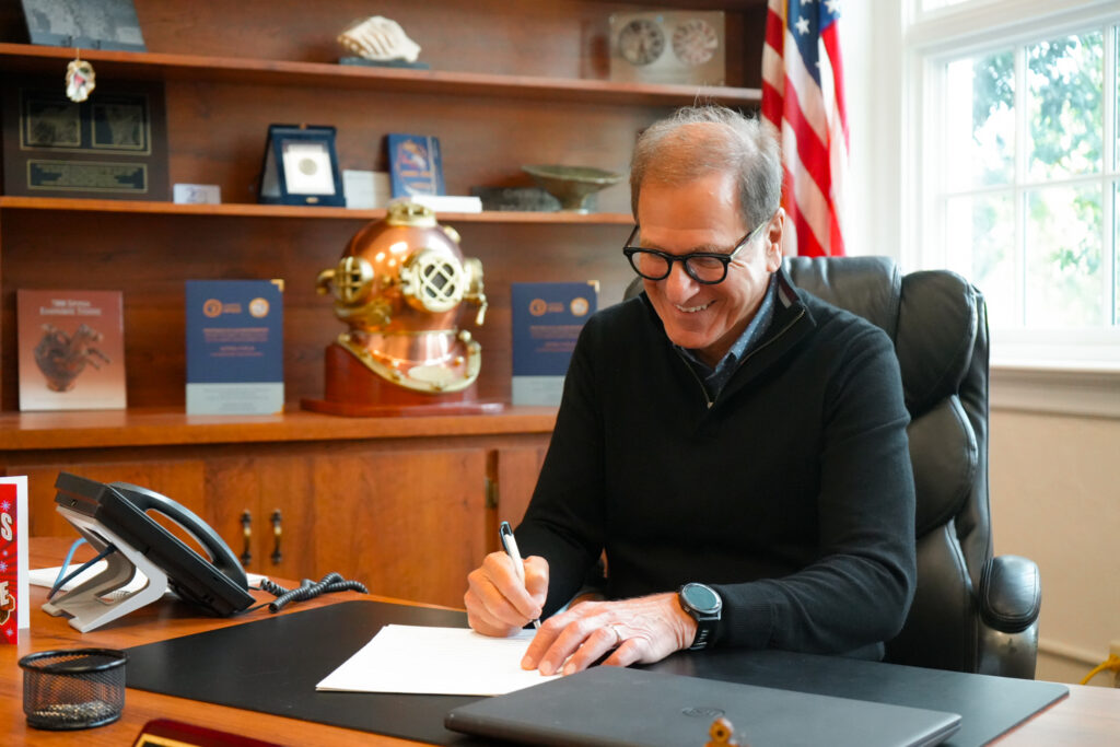 Mayor Koulianos signs the Peace 4 Tarpon MOU 2026